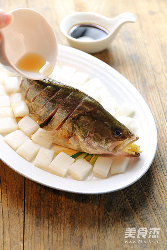 Steamed Mandarin Fish with Rice Cake recipe