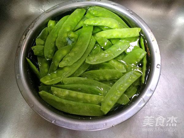 Stir-fried Snow Peas recipe