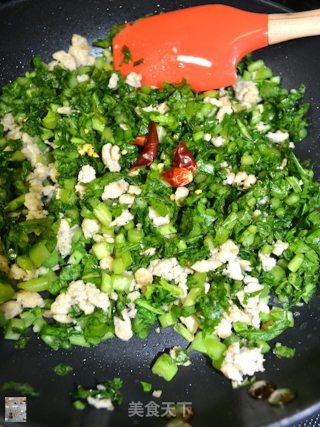 Griddle with Minced Pork and White Radish Leaves recipe