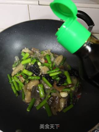 Stir-fried Asparagus with Sea Cucumber recipe