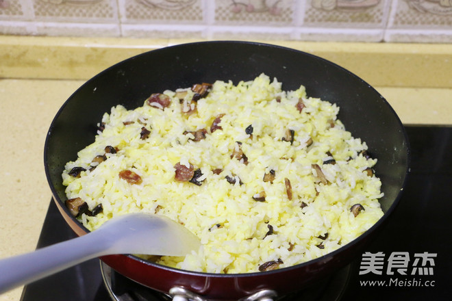 Fried Rice with Dried Mushrooms recipe