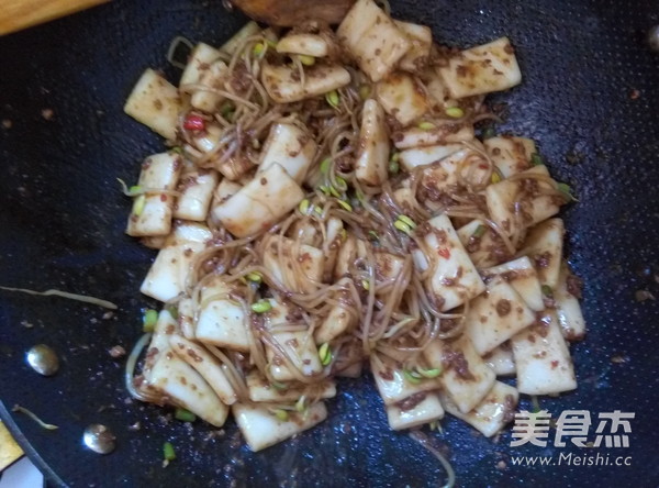 Stir-fried Rice Cake with Pork Mocha recipe