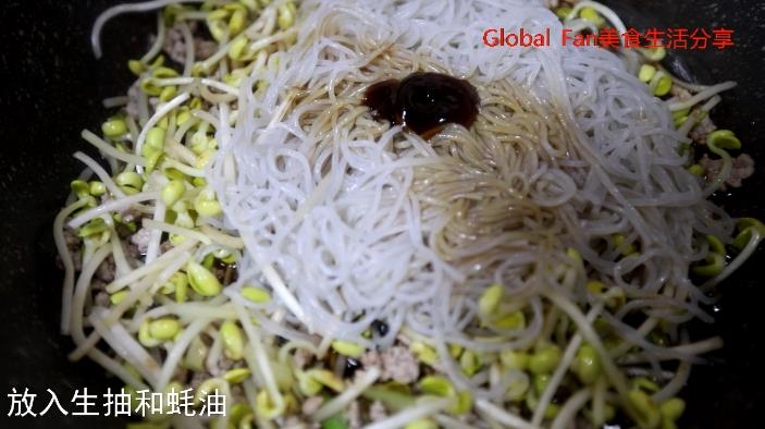 Soy Bean Sprouts Fried Noodles recipe