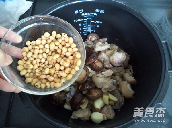 Braised Pork Knuckles with Soy Beans and Mushrooms recipe