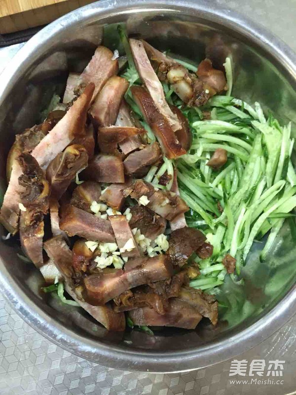 Pork Head Meat Mixed with Cucumber recipe