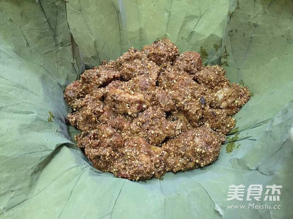 Steamed Pork Ribs with Lotus Leaf Powder recipe