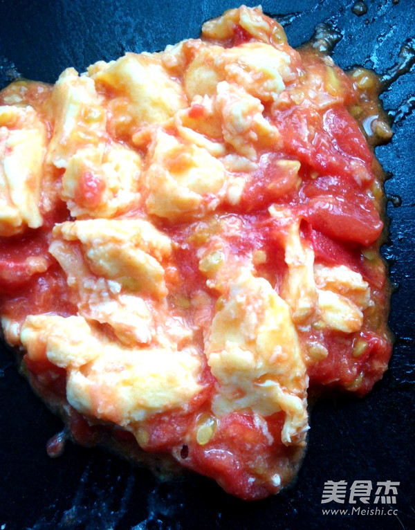 Tomato Scrambled Egg Noodles recipe