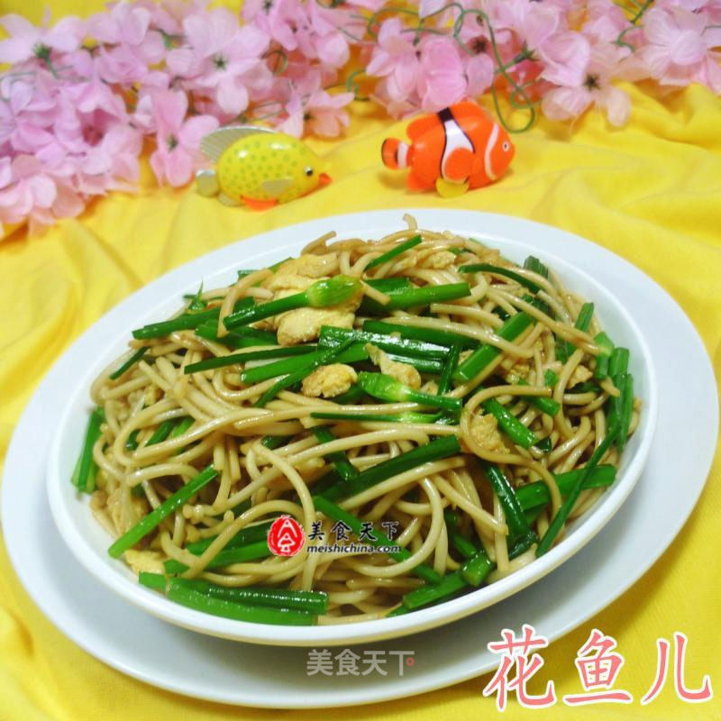 Fried Noodles with Chives and Egg recipe