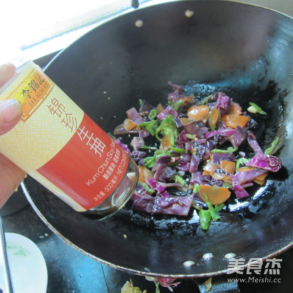 Stir-fried Carrot Slices with Purple Cabbage recipe