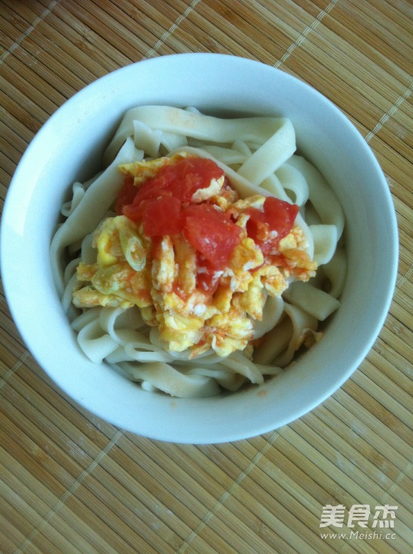 Scrambled Egg Noodles with Tomatoes recipe