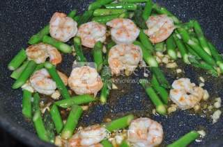 Shrimp and Asparagus Hollow Noodles recipe