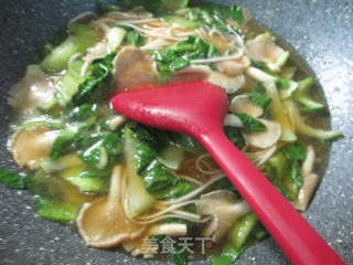 Soba Noodles with Mushroom and Green Vegetables recipe