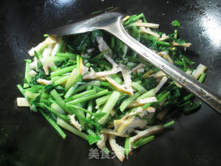 Stir-fried Celery with Lamb Tail Bamboo Shoots recipe