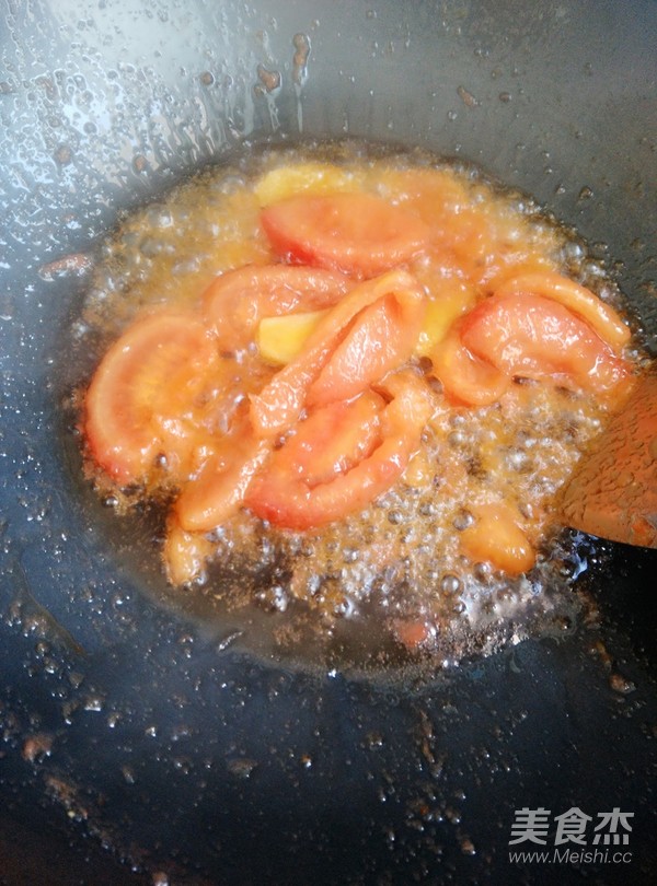 Tomato Fungus and Pork Liver Soup recipe