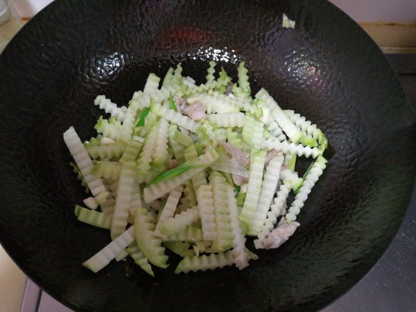 Fried Pork with Kohlrabi recipe