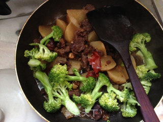 Stewed Beef Brisket with Broccoli and Radish recipe