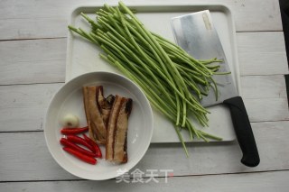 #春食野菜香# Stir-fried Bacon with Wormwood recipe