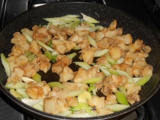 Stir-fried Dongfeng Conch with Celery recipe