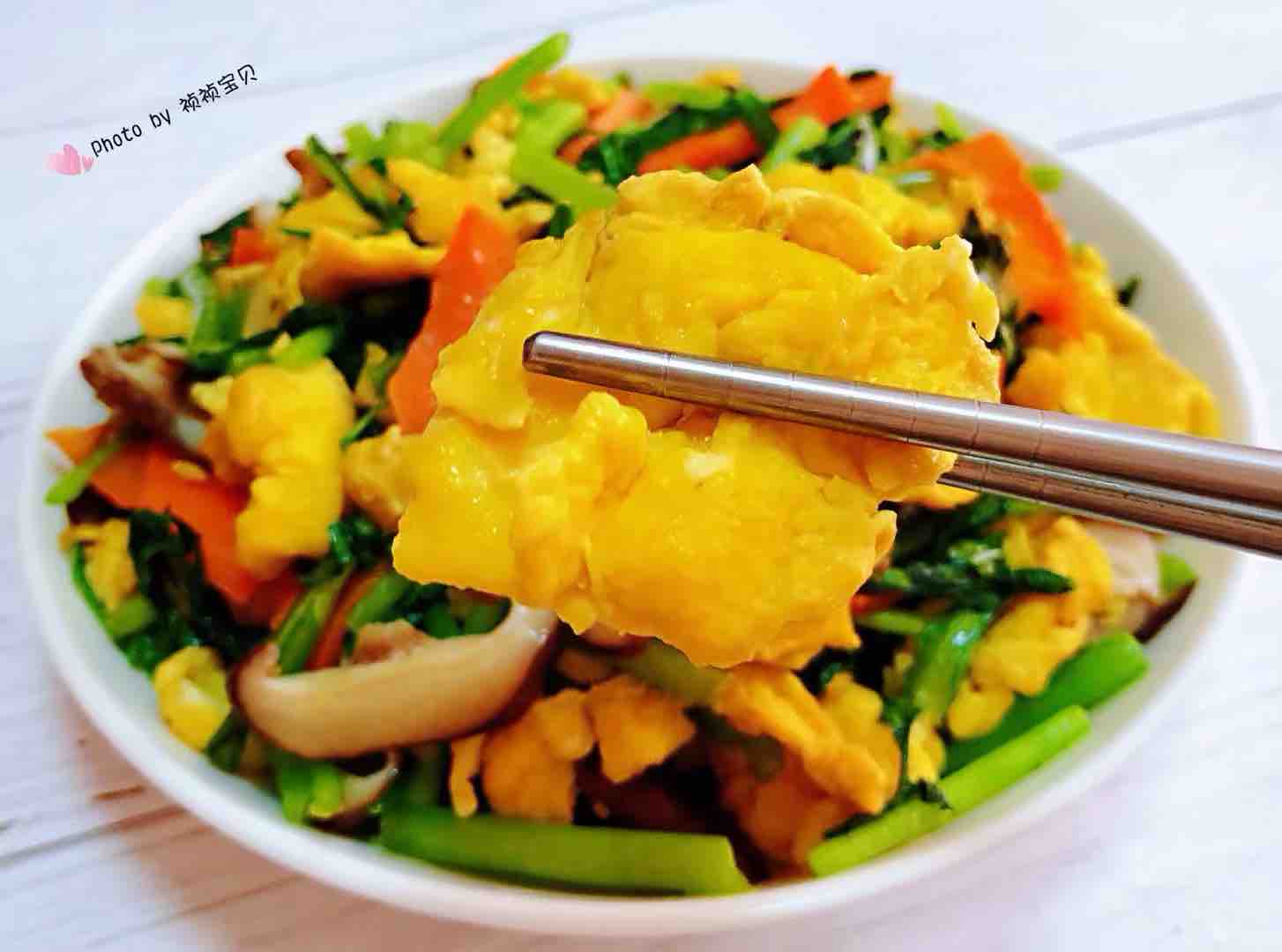 Scrambled Eggs with Chrysanthemum, Shiitake and Carrots recipe