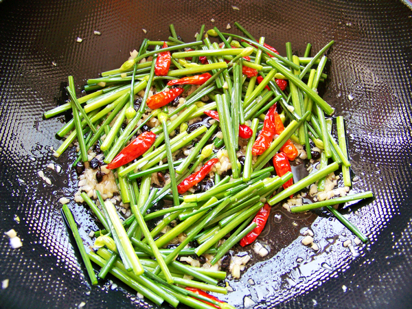 Stir-fried Fish with Chives recipe