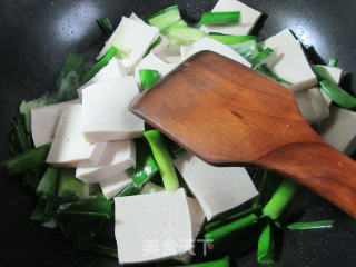 Stir-fried Thousand Page Tofu with Garlic recipe