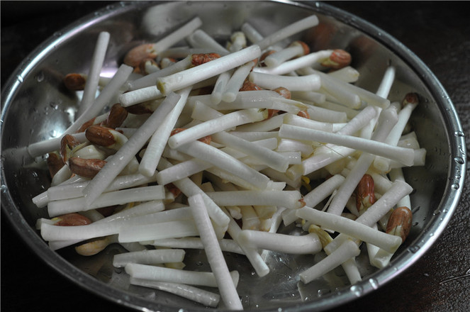 Fried Pork with Peanut Sprouts recipe