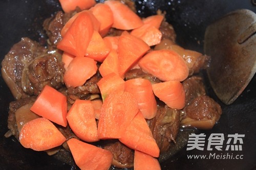 Roasted Lamb with Carrots recipe