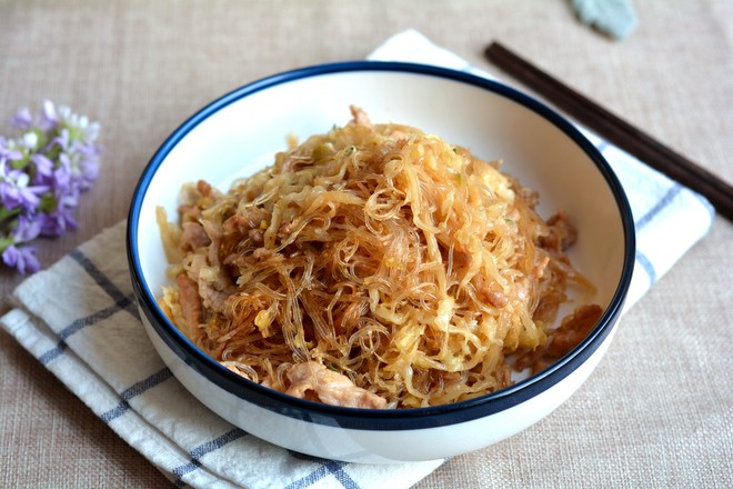 Sauerkraut Vermicelli with Shredded Pork recipe