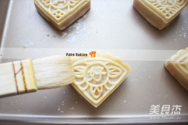 Cantonese Style Moon Cake with Coconut Paste Moon Cake recipe
