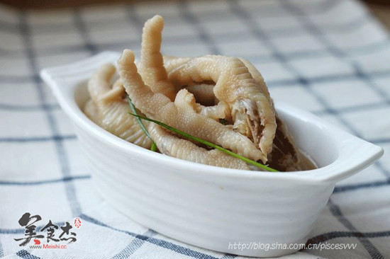 Braised Chicken Feet with Spiced Grains recipe