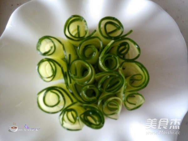 Cucumber Rolls with Salad Sauce recipe