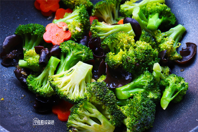 Broccoli Stir-fried Fungus recipe