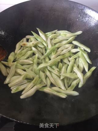 Vegetarian Stir-fried Clover Beans recipe