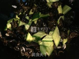 Scrambled Eggs with Cucumber and Fungus recipe