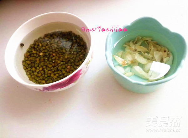 Mung Bean Lily Soup recipe