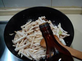 Braised Udon Noodles with Fresh Mushrooms recipe