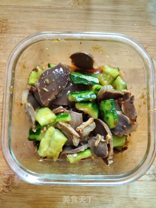 Duck Gizzards Mixed with Cucumber recipe