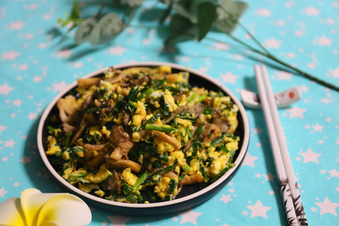 Scrambled Eggs with Mushrooms and Chives recipe