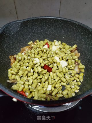 Stir-fried Capers with Oil Residue recipe