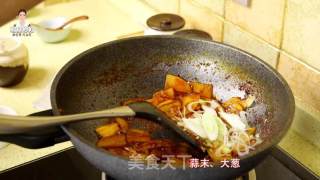 Stir-fried Potato Chips with Korean Spicy Cabbage recipe