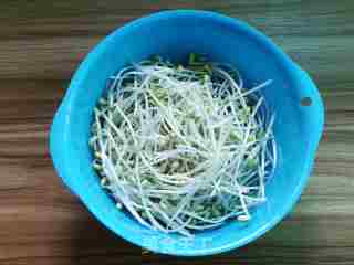 Bean Sprouts Mixed with Shiitake Mushrooms recipe