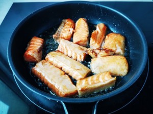 [salmon Baked Seafood] is Most Suitable for The Elderly and Children. It is Healthier without Salt. recipe