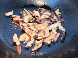 Stir-fried Chicken Gizzards with Shiitake Mushrooms recipe