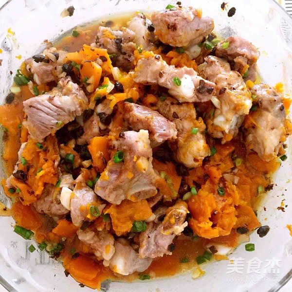 Steamed Pork Ribs with Pumpkin in Microwave Black Bean Sauce recipe