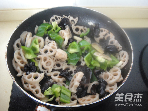 Lotus Root and Sweet Pepper Pork Slices recipe