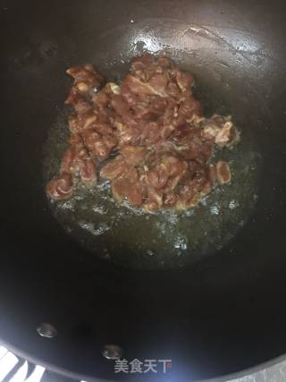 Fried Pork with Broccoli Cloud Ears recipe