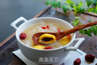 Yuanxiao Chinese Wolfberry and White Fungus Soup recipe