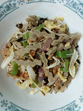 Noodles with Mushrooms and Nuts