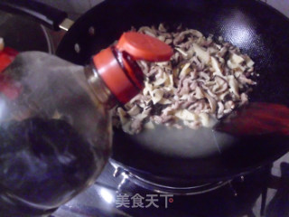 Fried Noodles with Mushrooms, Bamboo Shoots and Pork recipe