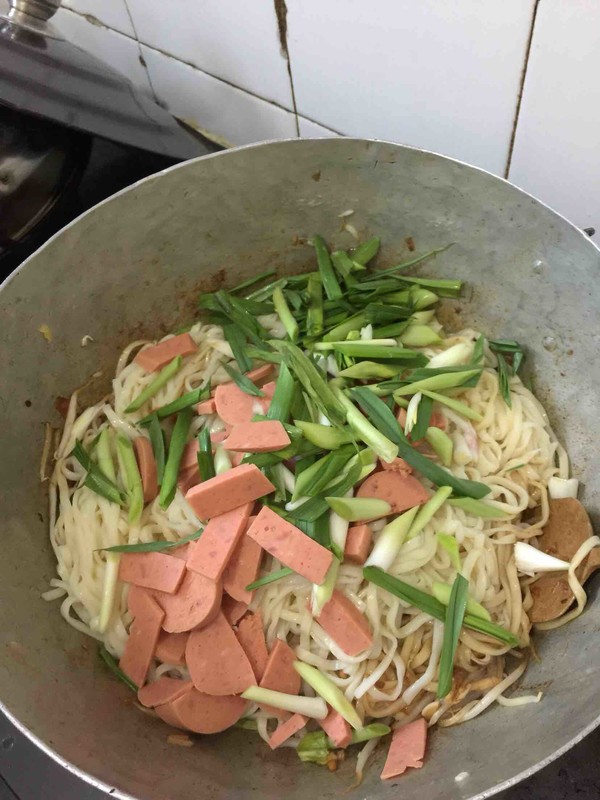 Fried Noodles with Meat recipe